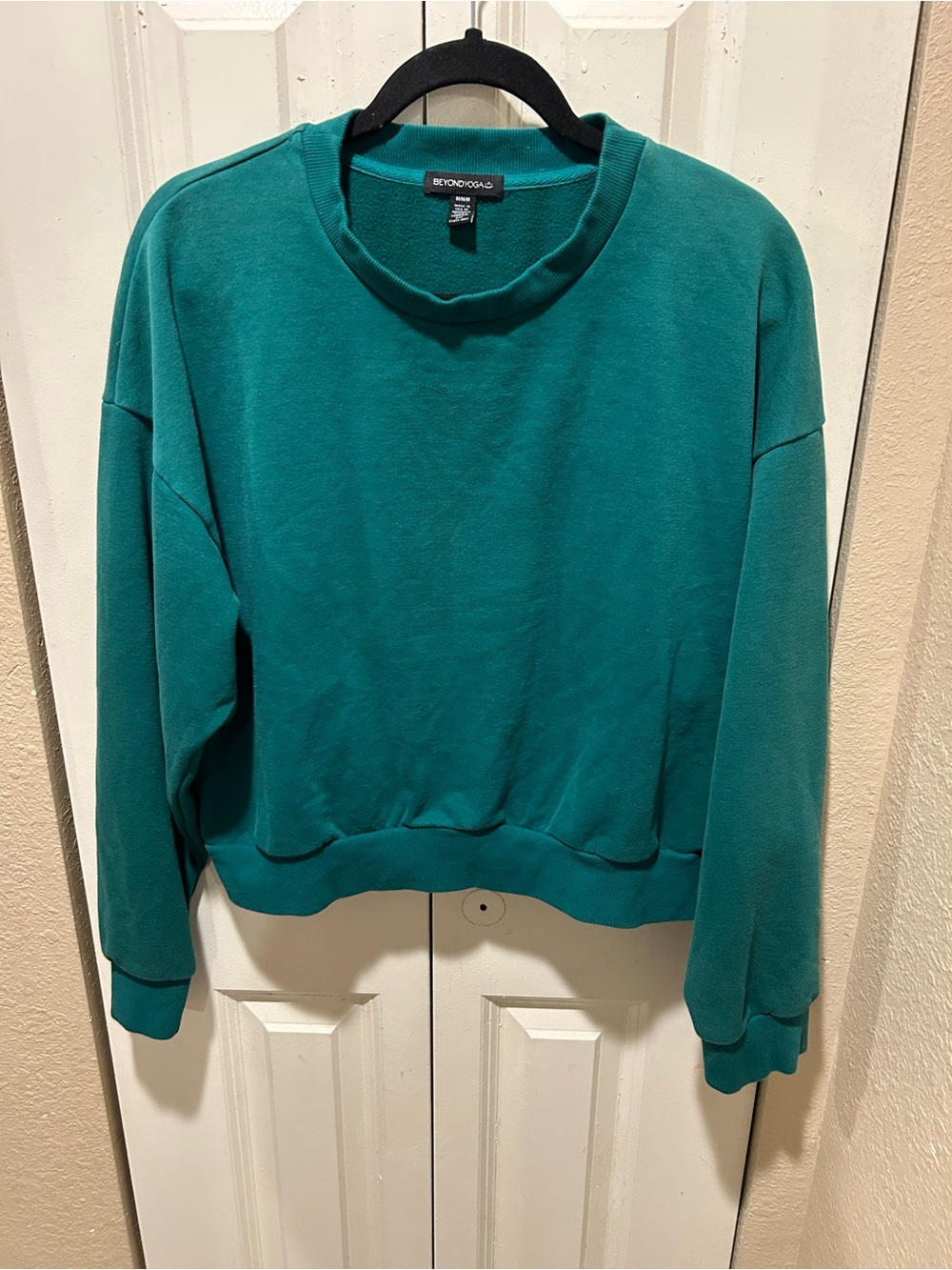 Beyond Yoga On The Go Sweatshirt in green , size M